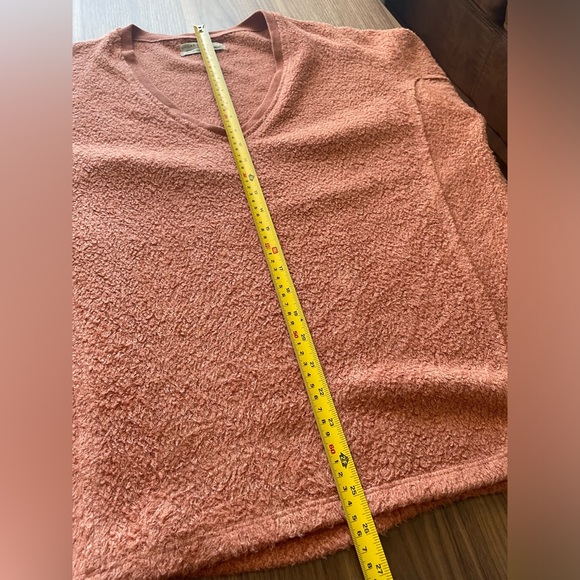 UO V-Neck - Picture 7 of 7